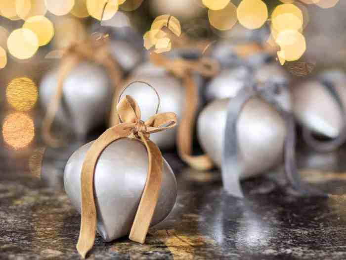 Diy wreath christmas balls