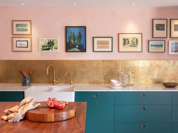 Hot pink kitchen decor